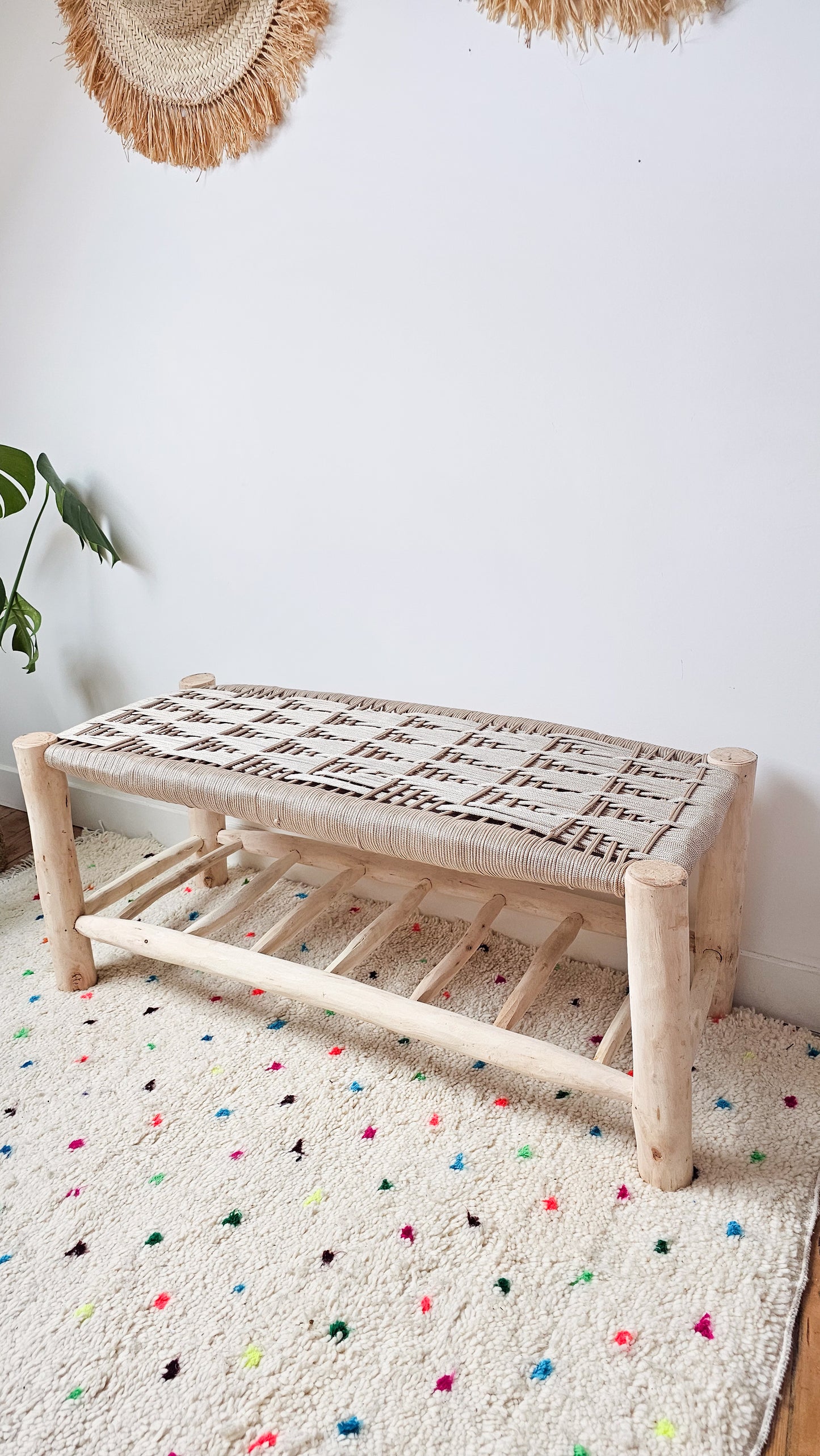 Banc traditionnel marocain en bois tressé