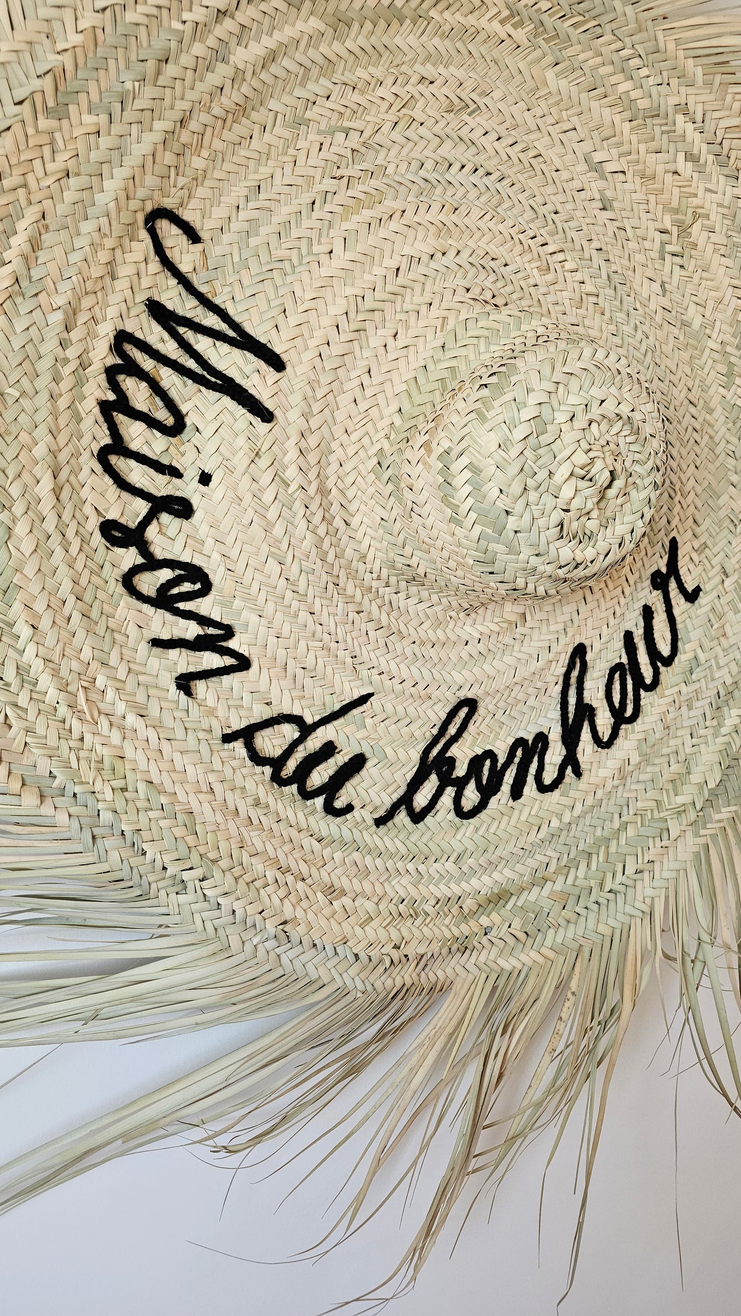 Chapeau brodé à grandes franges