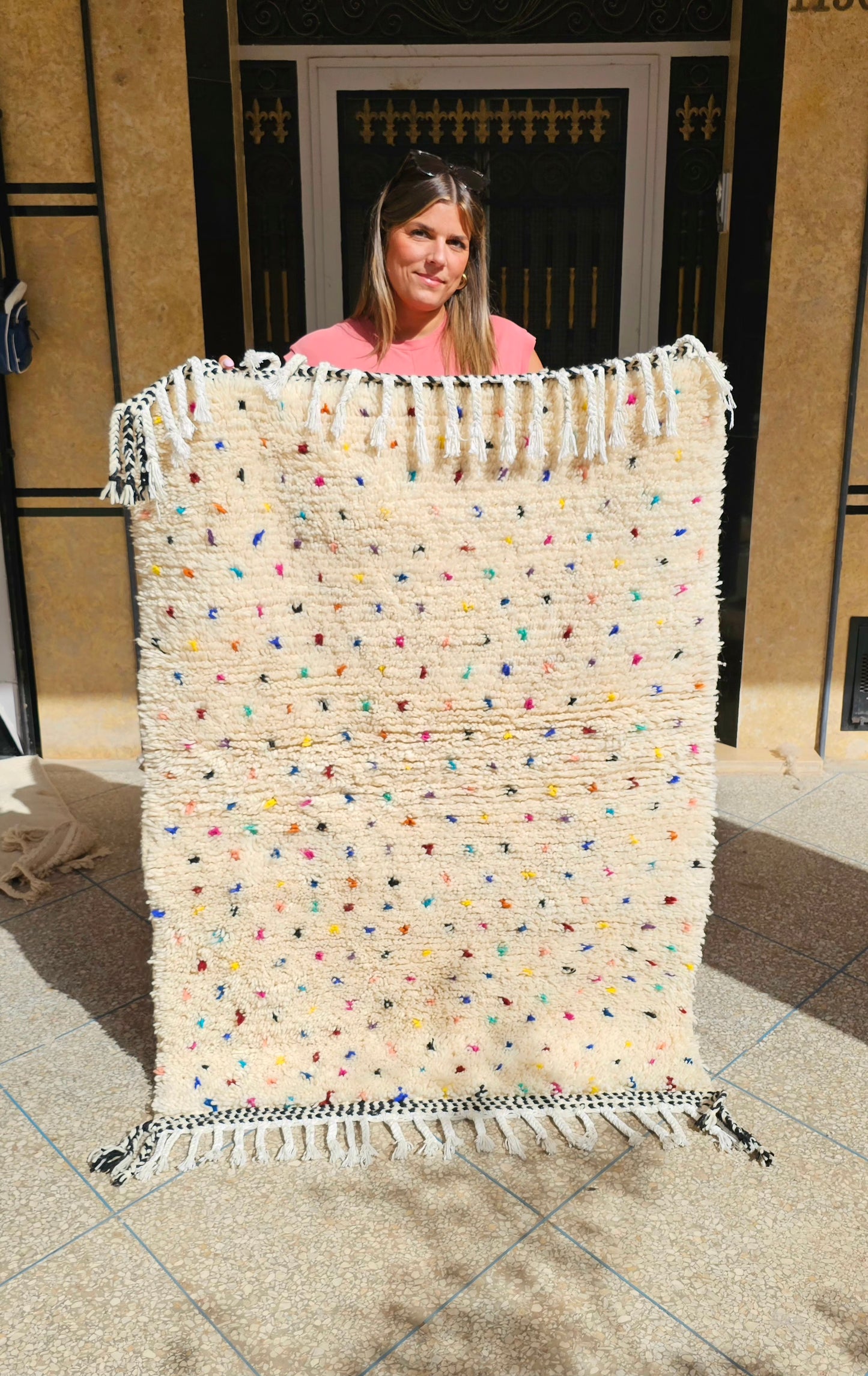 Tapis artisanal marocain à pois