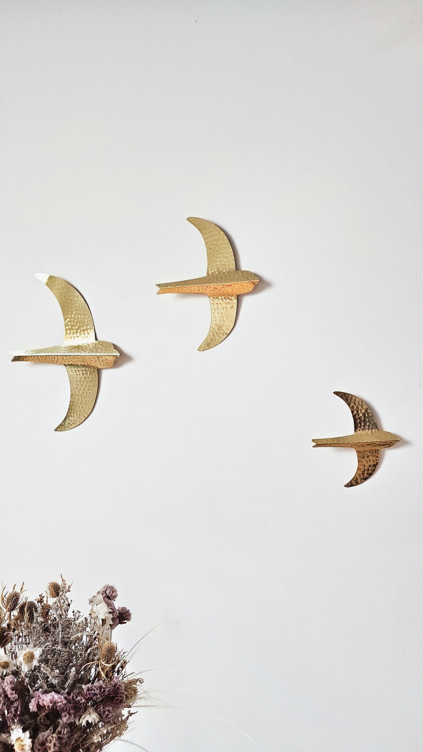 Hirondelles dorées martelées